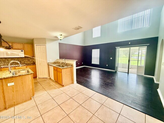 Building Photo - 76469 Longleaf Loop