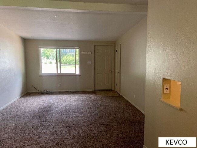 Building Photo - House Just One Block from CSU!