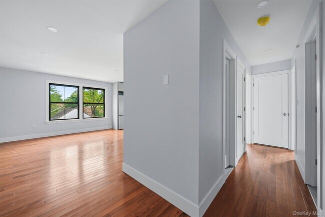 Building Photo - 133 N Miller St