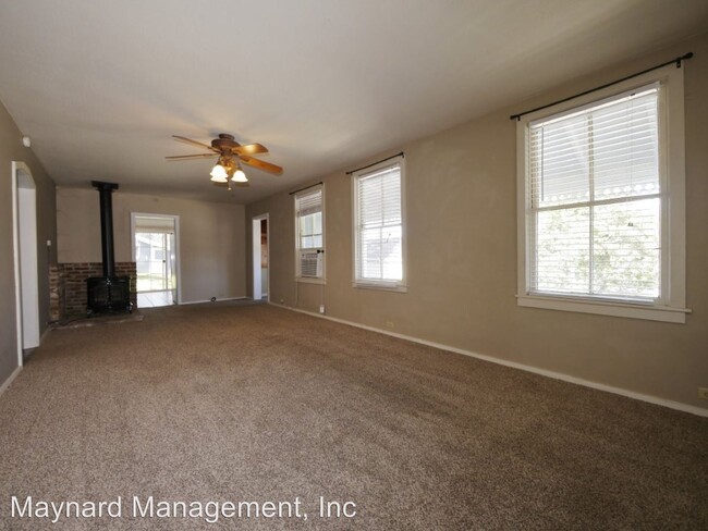 Building Photo - 2 br, 1.5 bath House - 8197 Main St.