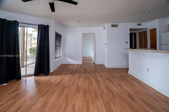 Building Photo - 4847 Via Palm Lakes