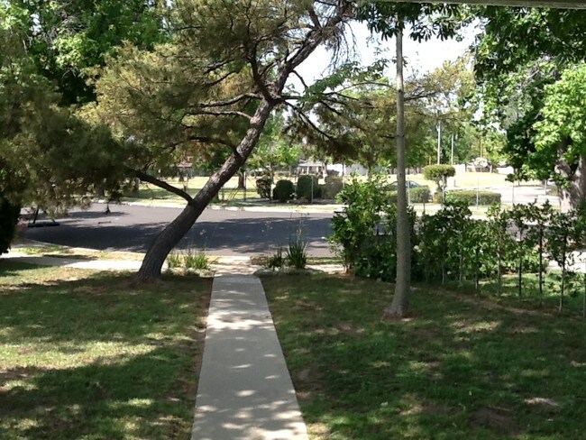 Foto del edificio - 9030 Swinton Ave