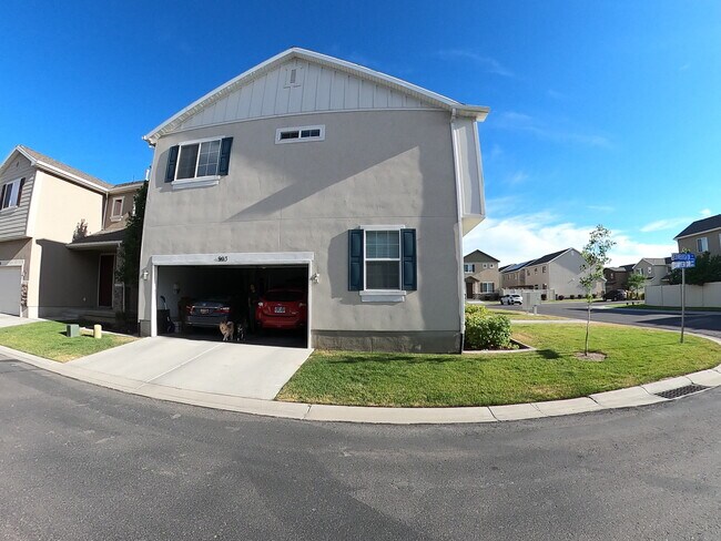 Building Photo - 903 W Edinburgh Dr