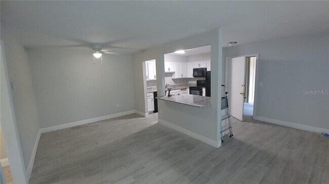 Foto del edificio - 496 Banyon Tree Cir