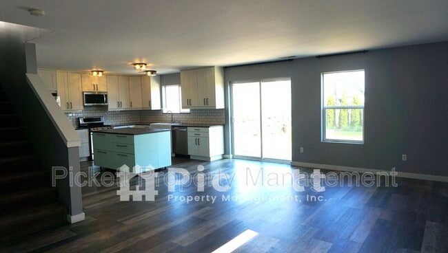 Building Photo - 535 NW Stendahl Ct