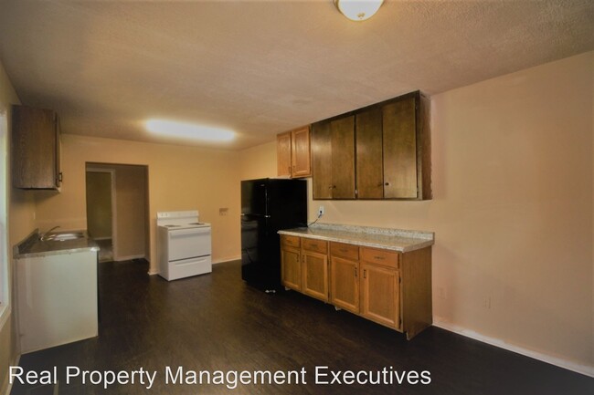 Building Photo - 5 br, 3 bath House - 260 Poplar st