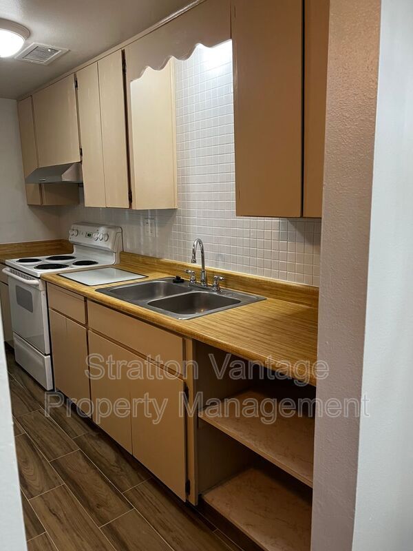 Building Photo - 424 W Brown Rd. 147