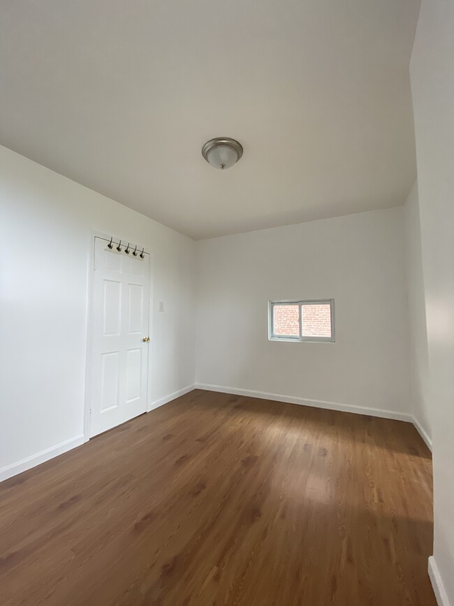 Building Photo - 984 Bushwick Ave