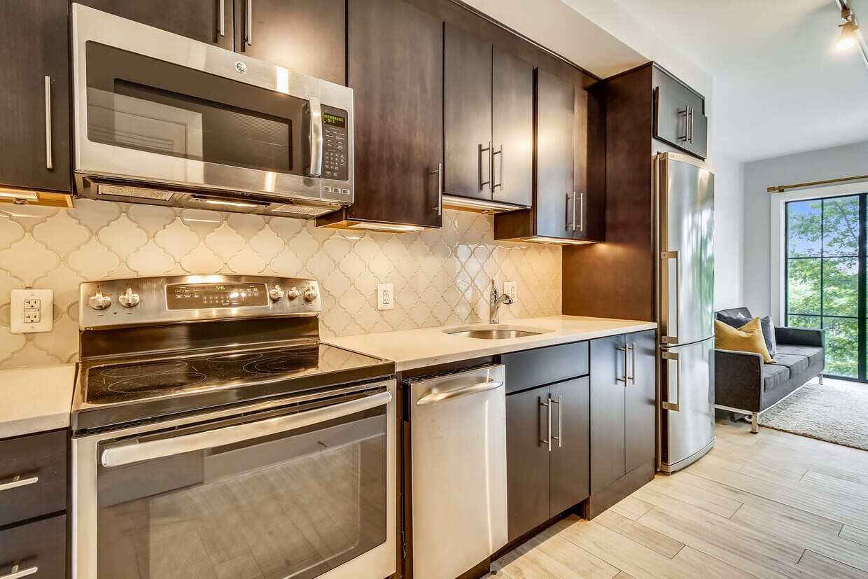 Foto principal - 3205 Georgia Ave NW