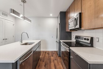 Interior Photo - Graduate Pointe