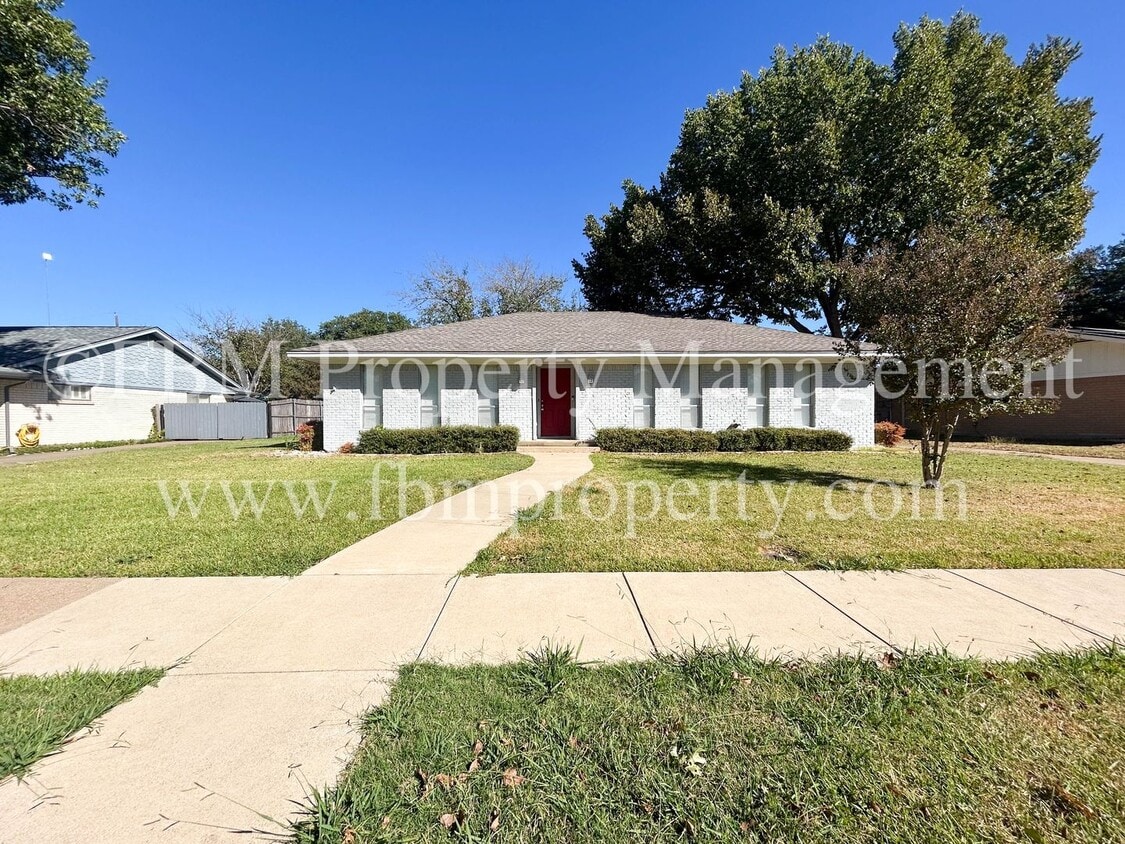 Foto principal - 1700 Charlottesville Dr