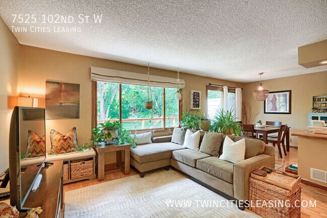 Foto del edificio - 7525 W 102nd St