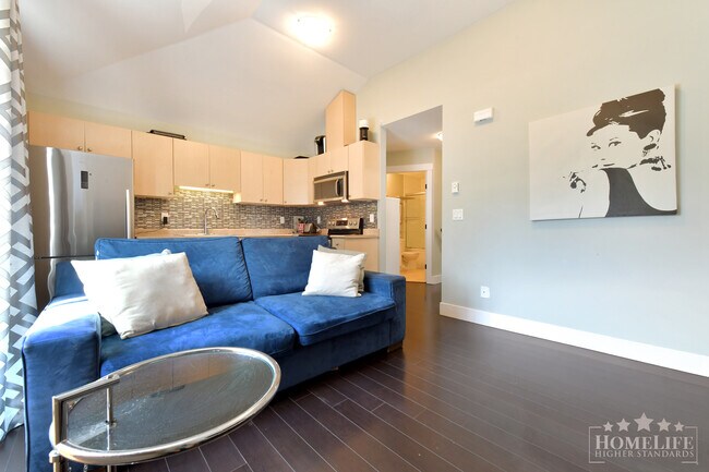 Building Photo - Fully Furnished 1 Bedroom Coach House in Clayton – Utilities Included