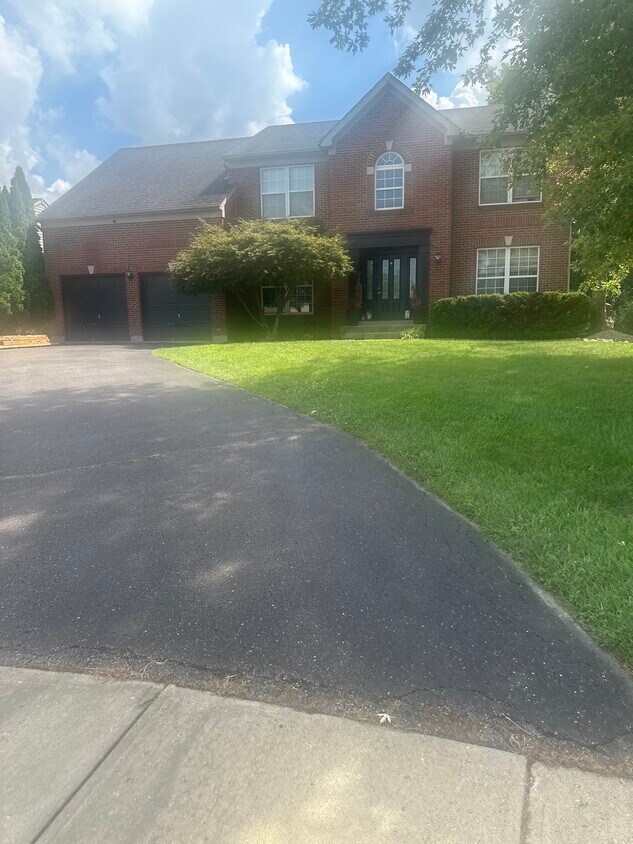 Foto principal - 7320 Lakota Springs Dr