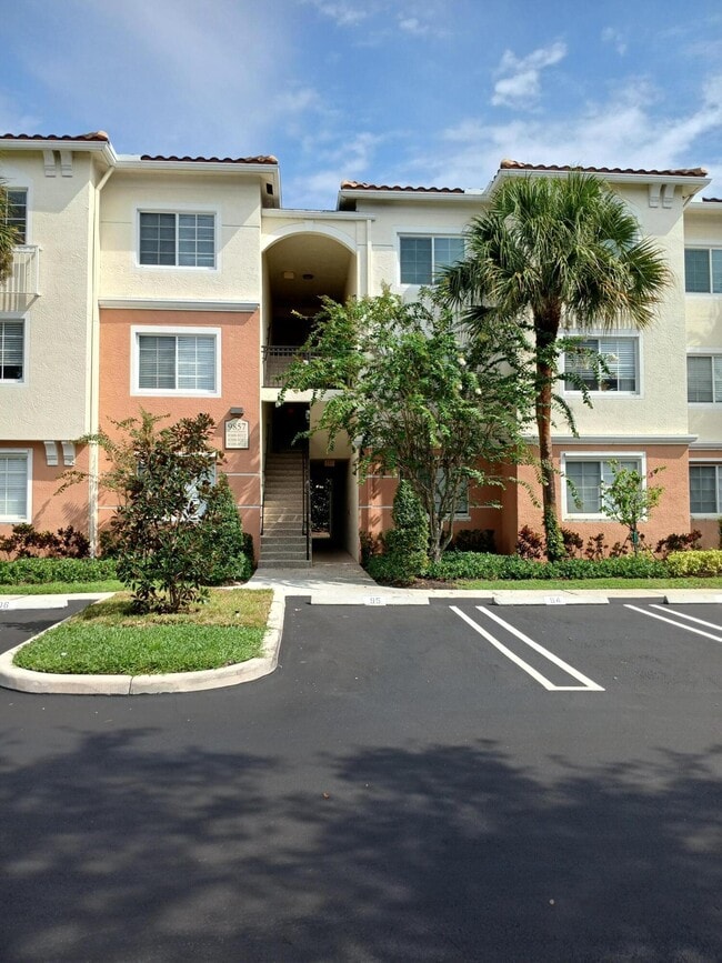 Building Photo - 9857 Baywinds Blvd