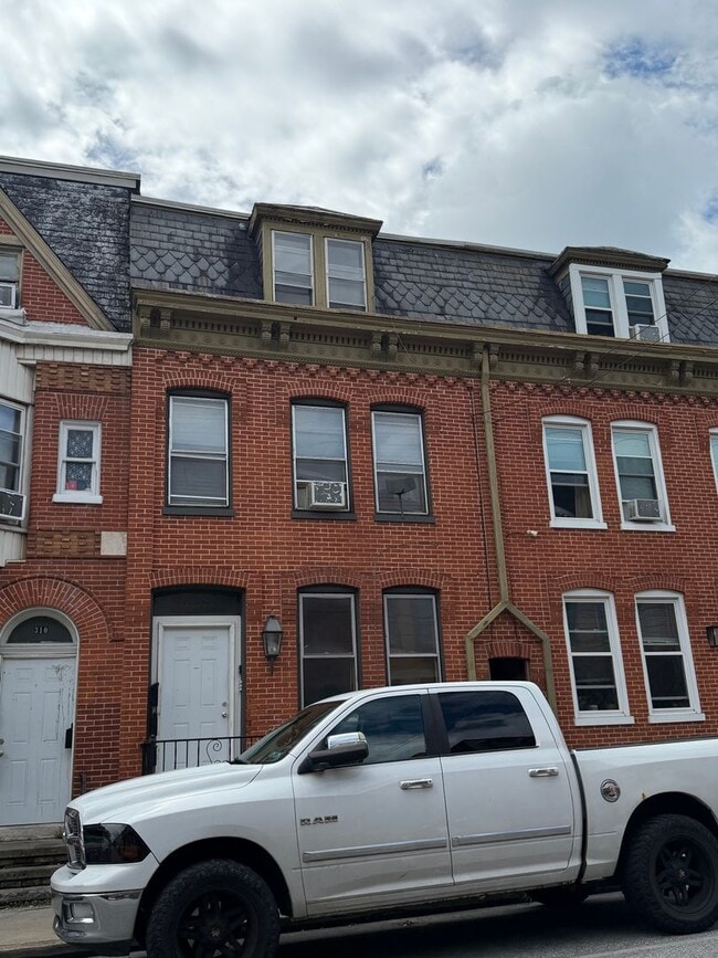 Building Photo - 308 E King St