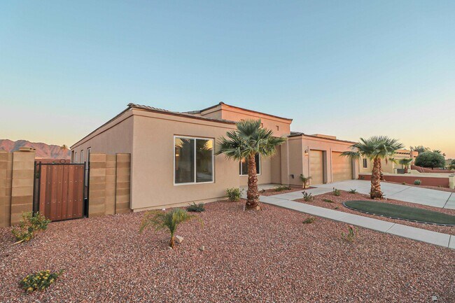 Building Photo - 14839 E 46th Dr