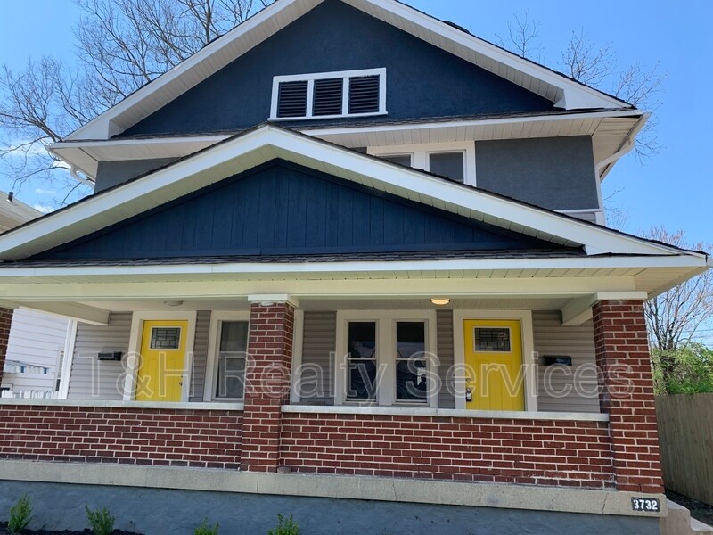Foto principal - 3732 Salem St