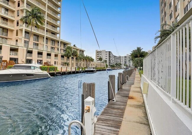 Foto del edificio - 3100 NE 49th St