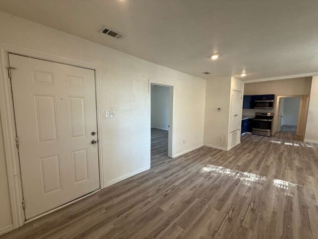 Photo - 704 E Harvey Ave House