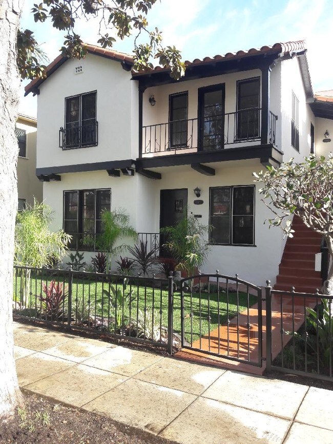 Gated Front - 216 Park Ave