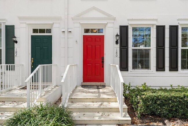 Building Photo - 180 Freeport Dr