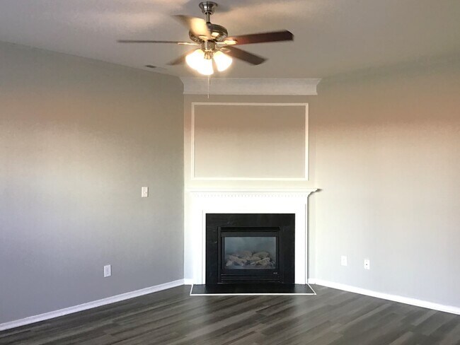 Building Photo - 5401 Seaspray Ln