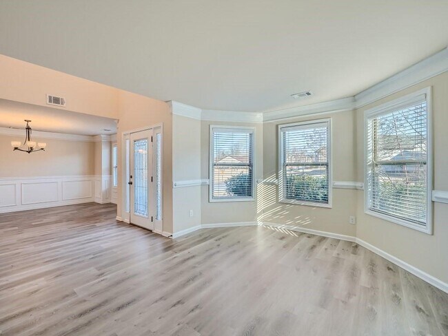 Building Photo - 4465 Orchard Lake Dr