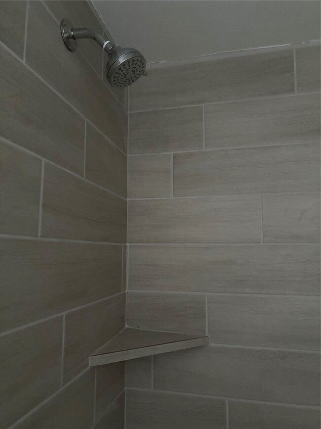 Building Photo - 919 Brooks Ave