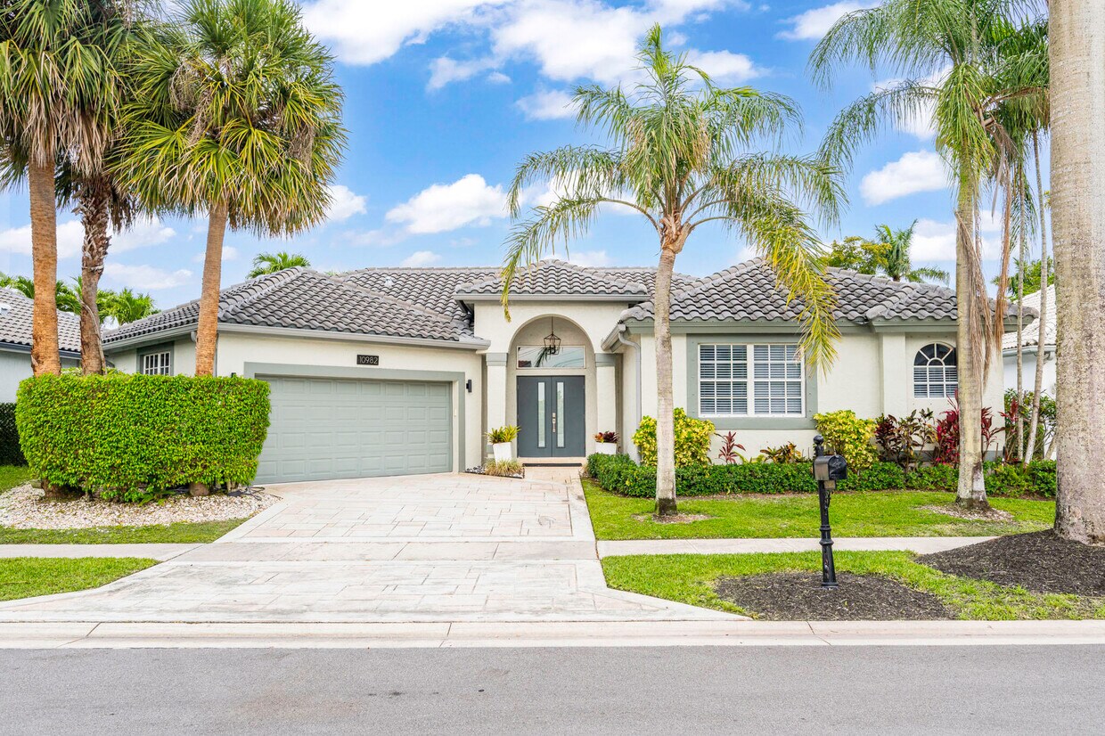 Foto principal - 10982 Ravel Ct