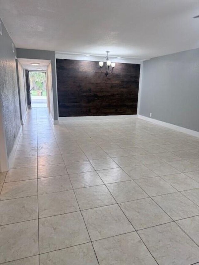 Foto del edificio - 212 NW 46th Ct