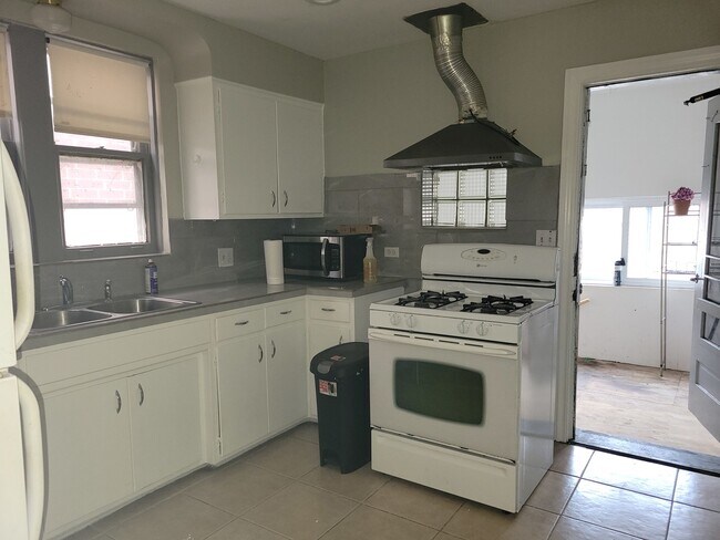 Foto del edificio - 6221 N Albany Ave