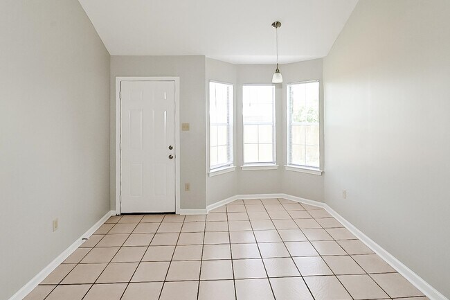 Foto del edificio - 6464 Elmwood Cove