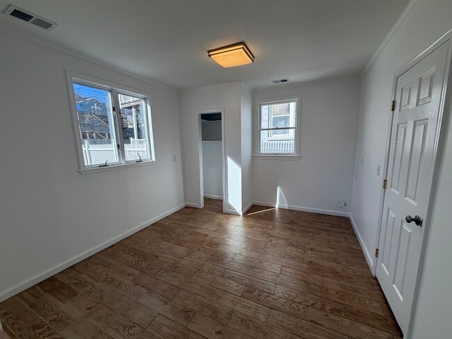 Foto del edificio - 65 Bay Ave