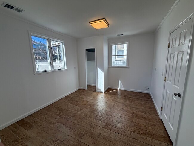 Building Photo - 65 Bay Ave