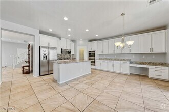 Building Photo - 7176 Summer Grove Ave