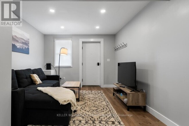 Building Photo - 2 - 164-168 PICTON STREET E