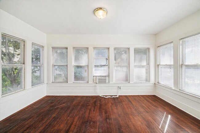 Foto del edificio - 2113 Berry St