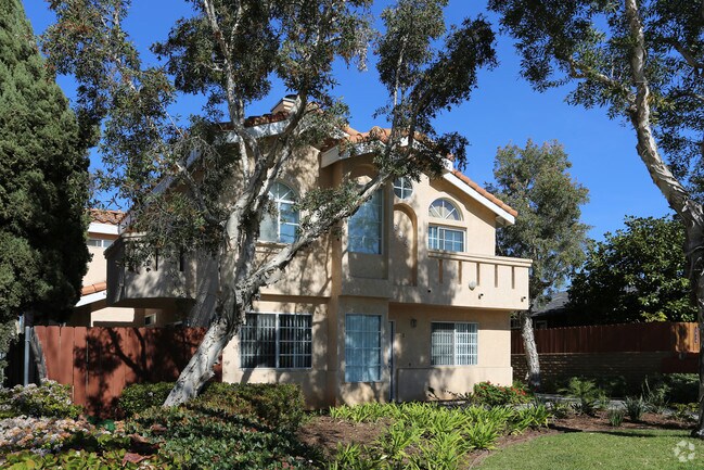 Foto del edificio - Pacific Beach Townhomes