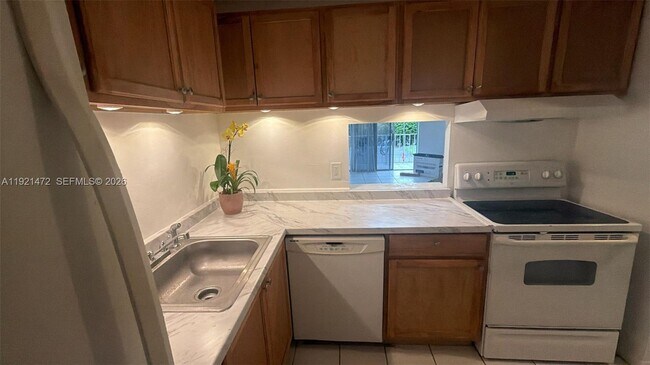 Foto del edificio - 500 Executive Center Dr