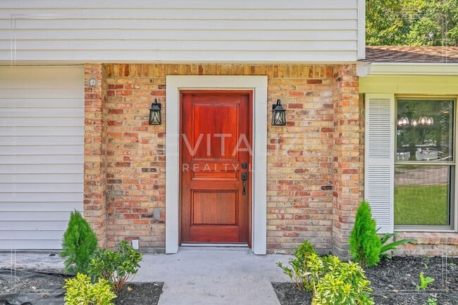 Building Photo - Newly Renovated 3 Bed / 2.5 Bath with Doub...