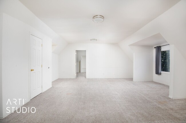 Building Photo - 5 Beds In the Heart of Salt Lake City