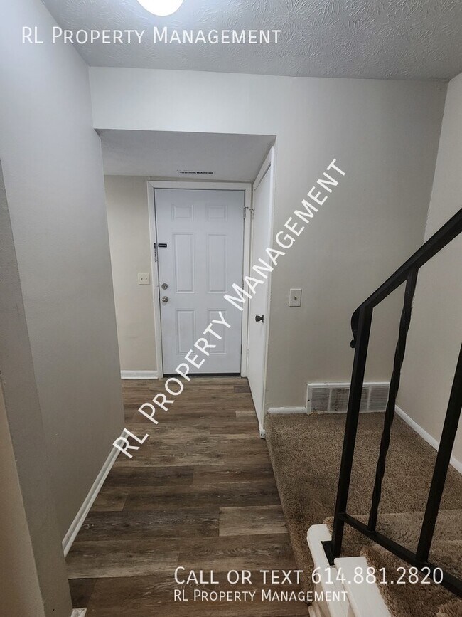 Building Photo - Cozy 2 bedroom 1.5 bathroom condo in Barce...