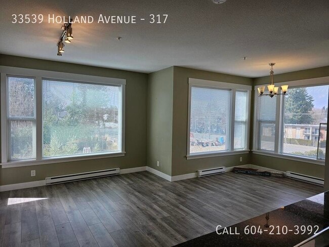 Building Photo - Spacious On Holland!
