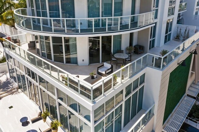 Foto del edificio - 401 N Birch Rd