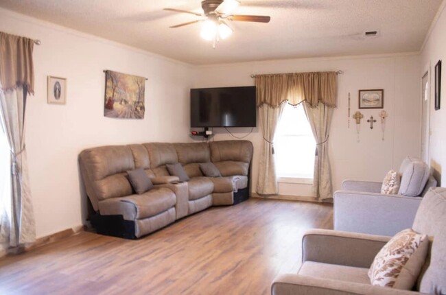 Building Photo - 326 Co Rd 454