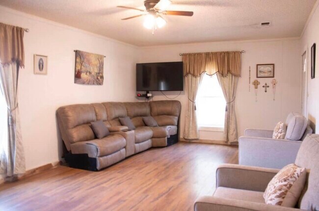 Foto del edificio - 326 Co Rd 454