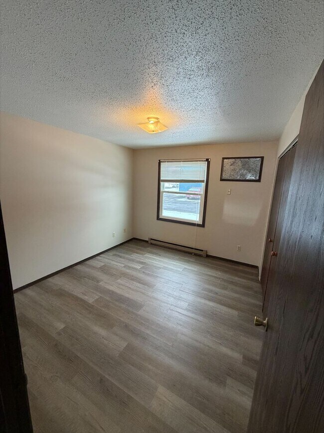 Building Photo - 928 1st Ave