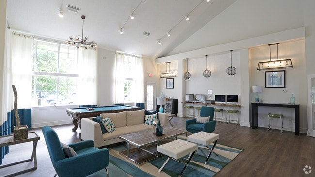 Interior Photo - Aventura Oak Mountain