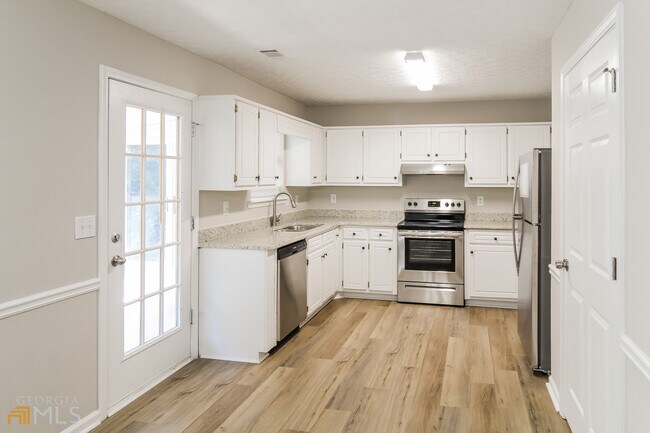 Building Photo - 3710 Cobblestone Dr